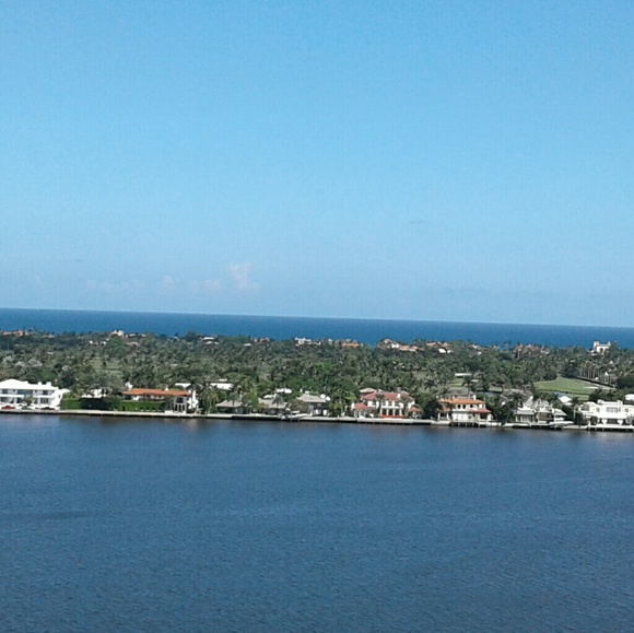 Meet your Posher, Ms World - Picture 2 of 2